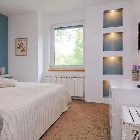 Апартамент Spacious And Modern Apt, 6 Guests, Station, Self Check-in София