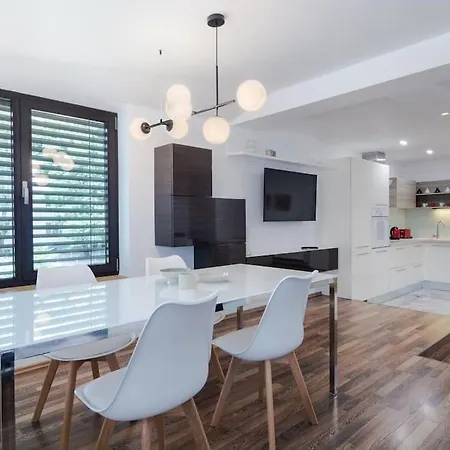Spacious And Modern Apt, 6 Guests, Station, Self Check-in * Sofia