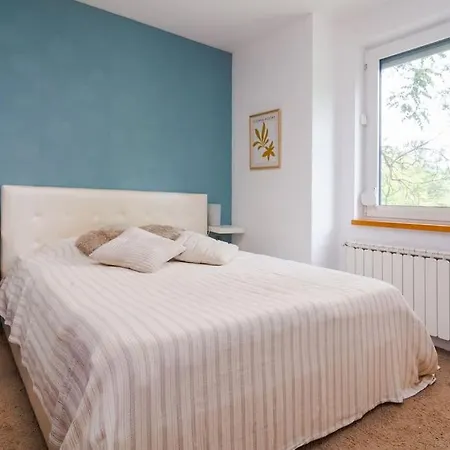 Апартамент Spacious And Modern Apt, 6 Guests, Station, Self Check-in София
